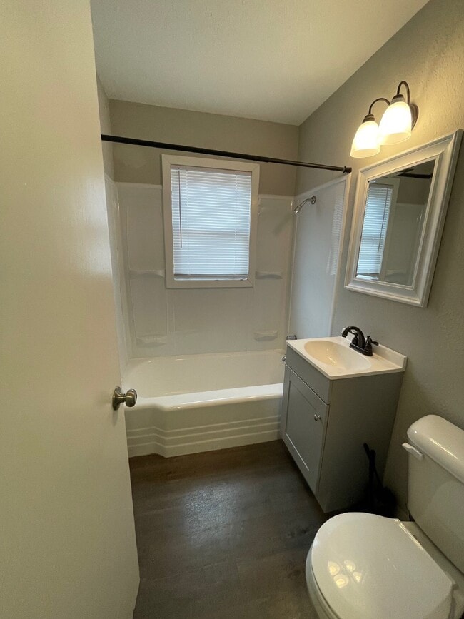 Building Photo - Section 8 approved! Pet friendly! Off Stre...