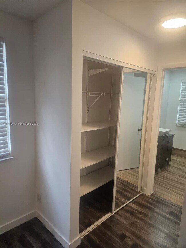 Building Photo - 11047 Longboat Dr