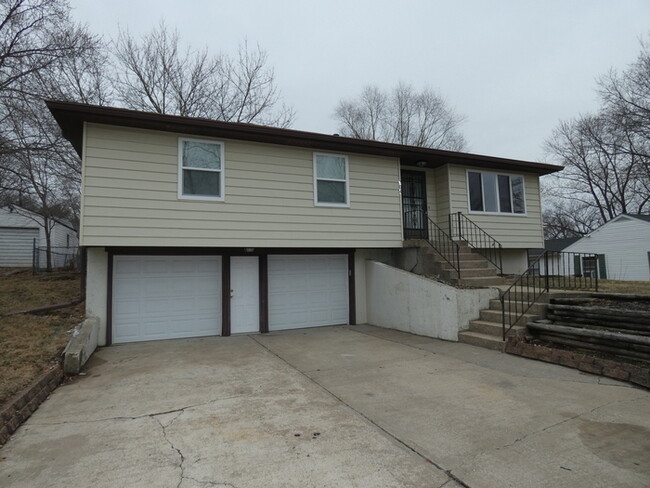 Building Photo - Beautiful House Renovated in North Kansas ...