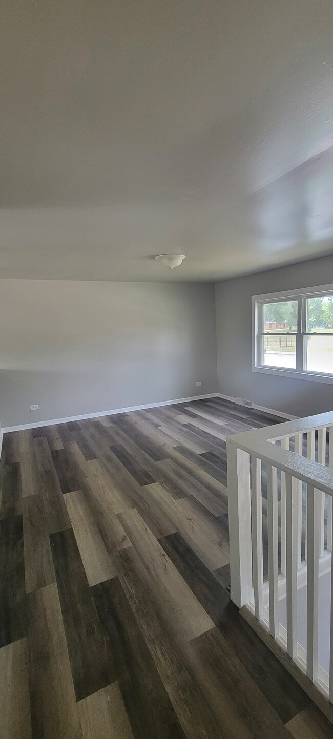 Building Photo - 762 Notre Dame Dr