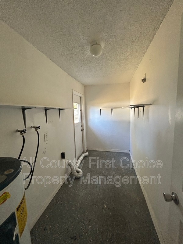 Building Photo - 928 Lake Palms Dr