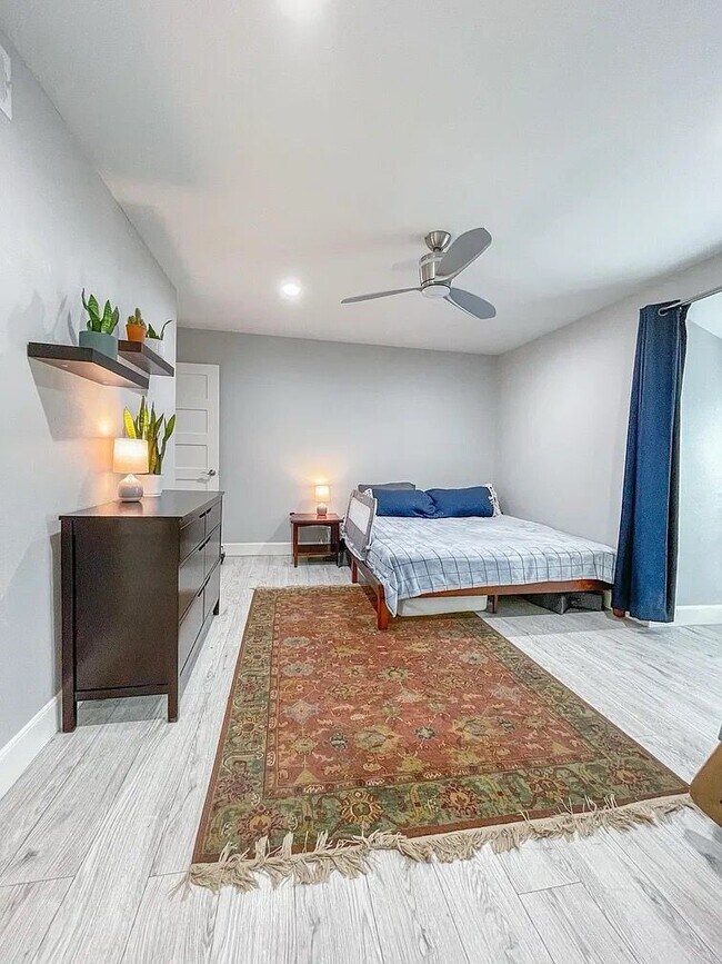 Building Photo - 12633 Memorial Dr