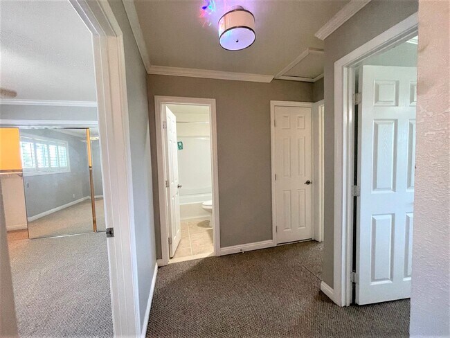 Building Photo - COSTA MESA 4BR/3BA TOWNHOME READY FOR MID-JULY OCCUPANCY