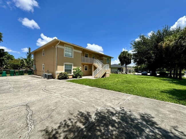 Building Photo - 2153 Sunshine Blvd