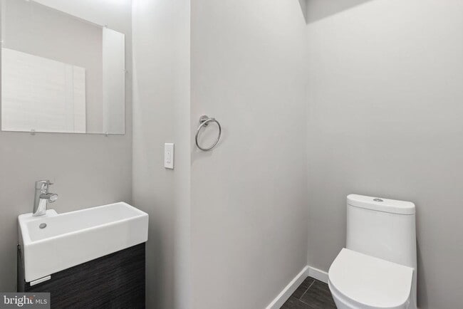 Building Photo - 2142 Master St