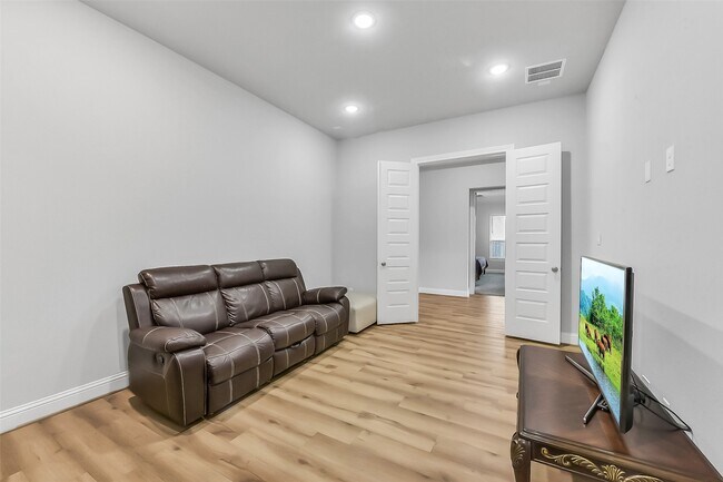 Building Photo - 11927 Carillon Forest Dr