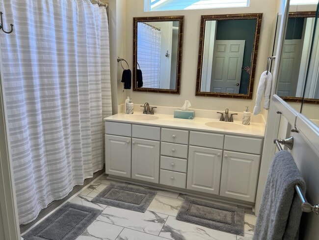 Building Photo - Sun City Two-Bedroom, Two-Bath Unfurnished Home — 50% Off First Month for Those Who Qualify!