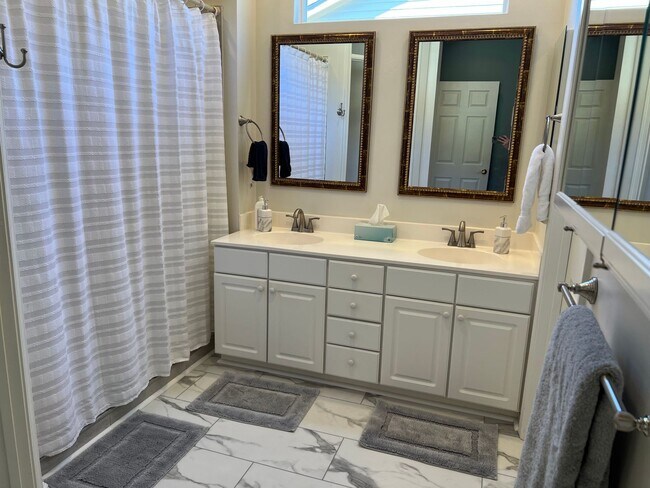 Building Photo - Sun City Two-Bedroom, Two-Bath Unfurnished Home