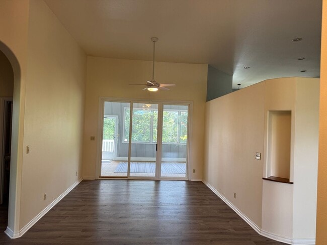 Building Photo - 4 Bedroom 3 Bath Home in Waioli Gardens