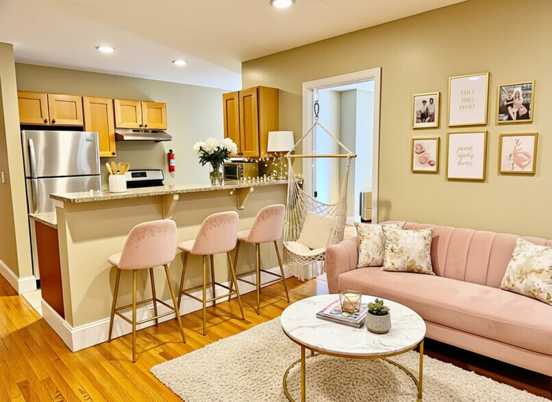 Building Photo - 328 St Paul St