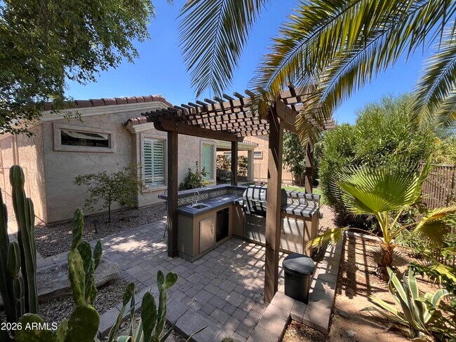 Building Photo - 4502 E Narrowleaf Dr