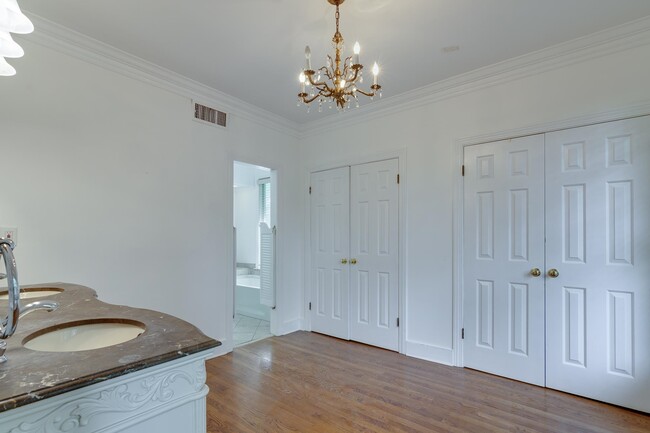 Building Photo - 186 S Belvedere Blvd