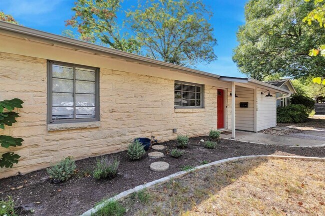 Building Photo - 1715 W St Johns Ave