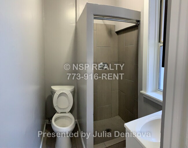 Building Photo - 5662 N Ridge Ave