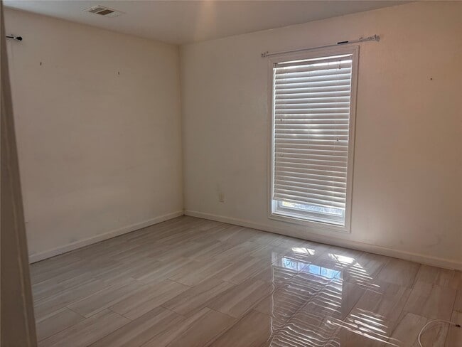 Building Photo - 1310 Harris Way