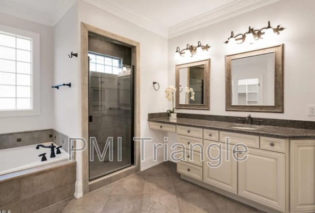 Building Photo - 3705 Westbury Lake Dr