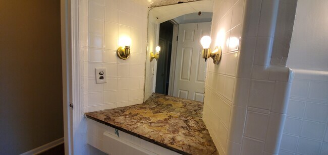 Building Photo - Roselawn