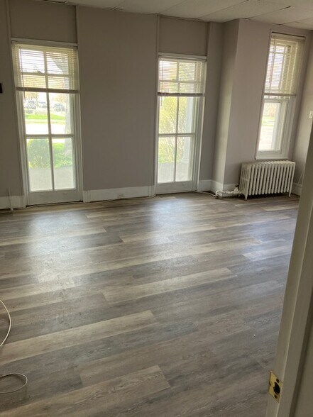New laminate floors - 501 Gay St