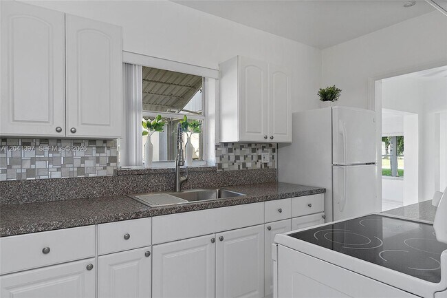 Building Photo - 2024 NE 174th St