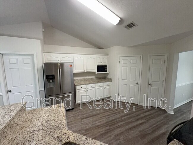 Building Photo - 6464 Outer Dr