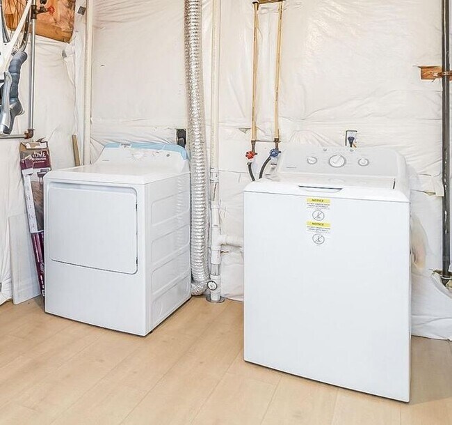 Building Photo - 4733 Buxton Cir