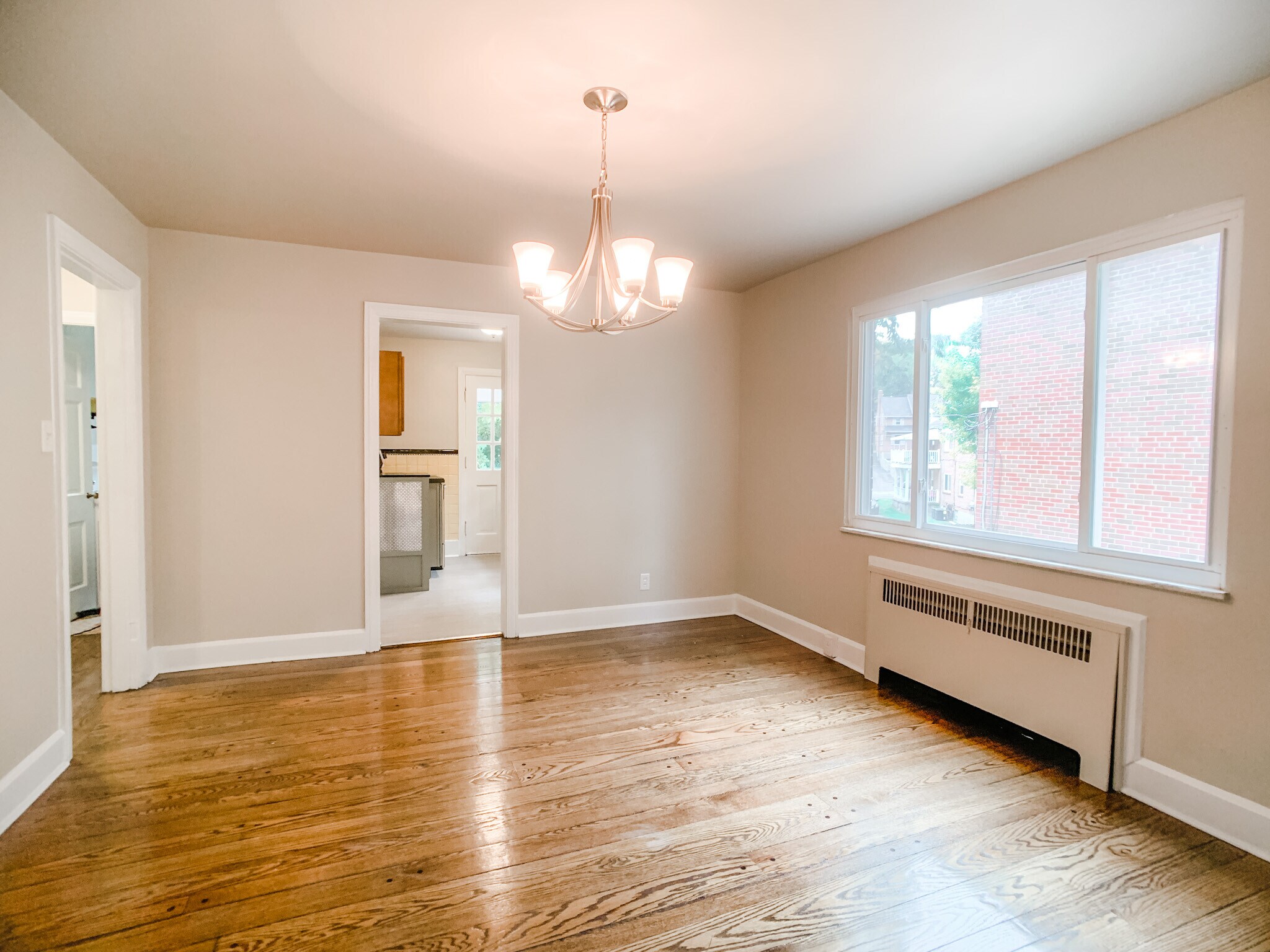 Dining Room #4 - 6260 Rogers Park Plz