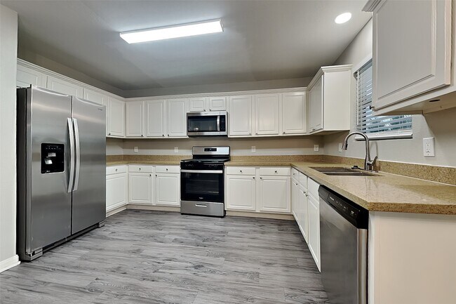 Building Photo - 32414 Angler Park