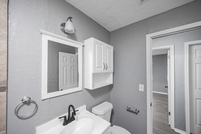 Building Photo - 816 NW 33rd St