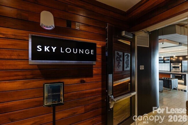 Building Photo - 215 N Pine St