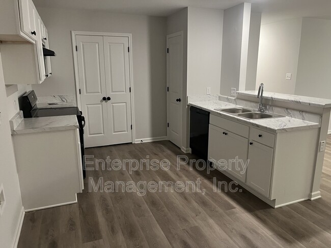 Building Photo - 4503 Suncrest Dr