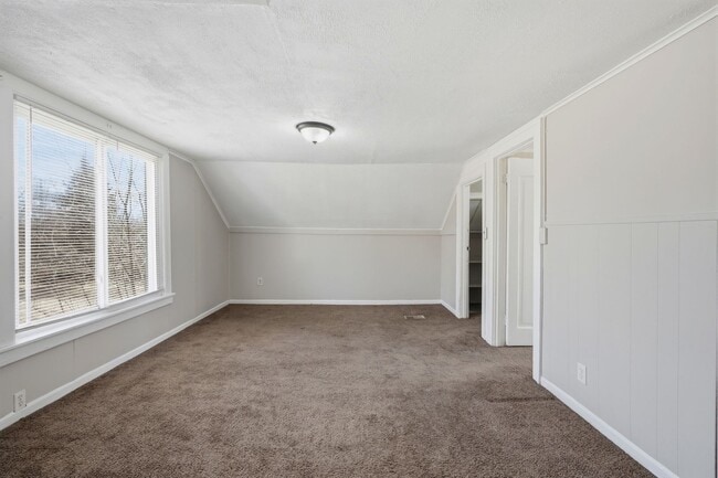 Building Photo - 1301 E Muir Ave