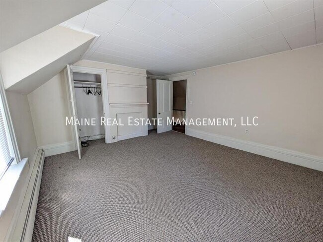 Building Photo - 15 Elm St