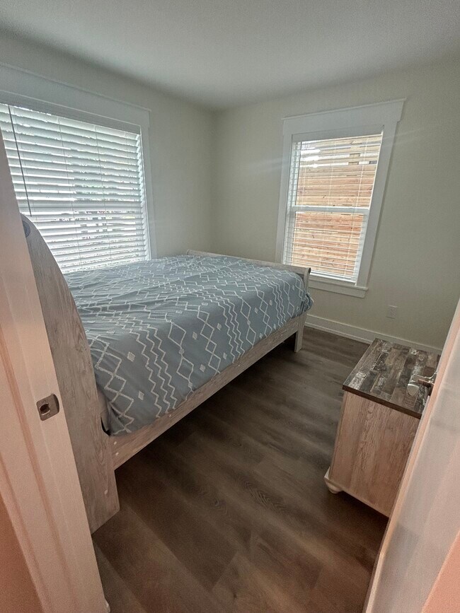 Building Photo - 208 A St