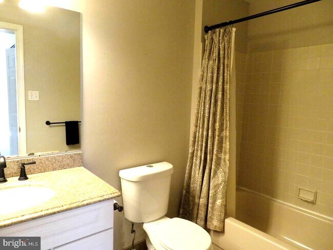 Building Photo - 208 Foxmeadow Dr