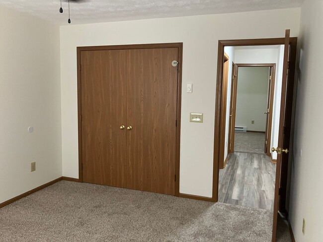 Building Photo - Ranch Style - Remodeled 2 Bedroom, 1 Bath ...