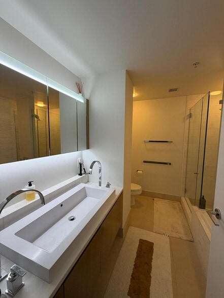 Building Photo - 77 HUDSON St