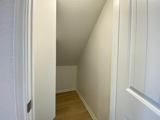 Building Photo - 408 Brody Ln