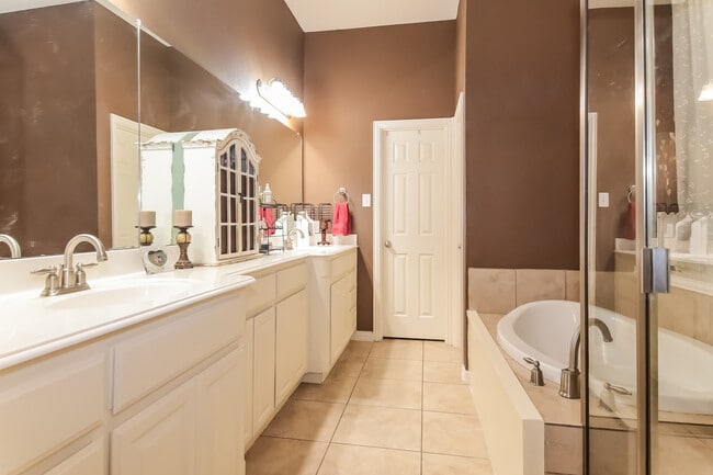 Building Photo - 4226 Meadowview Ln