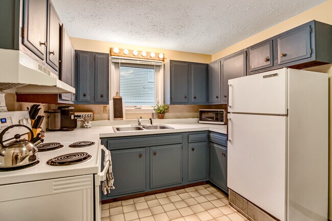 Building Photo - 13 James Ave