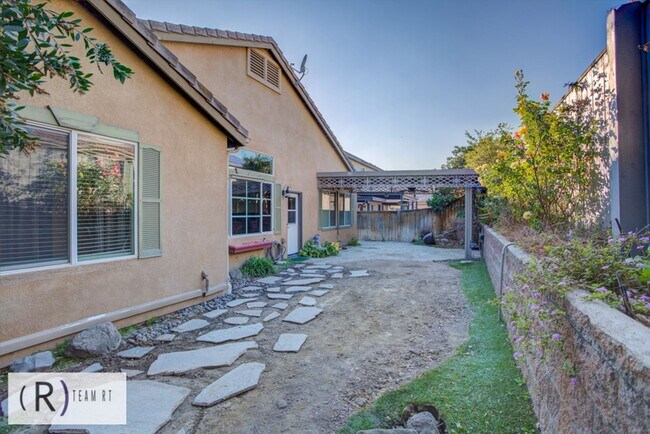 Building Photo - NEW PROMO PRICE! $3,470/MO