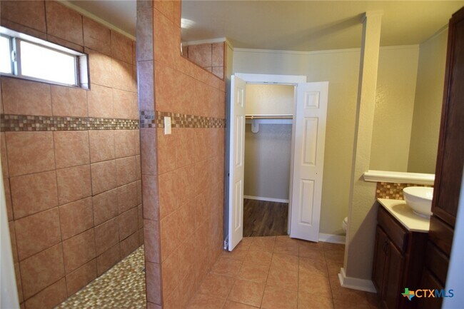 Building Photo - 4201 Bluestem Ln