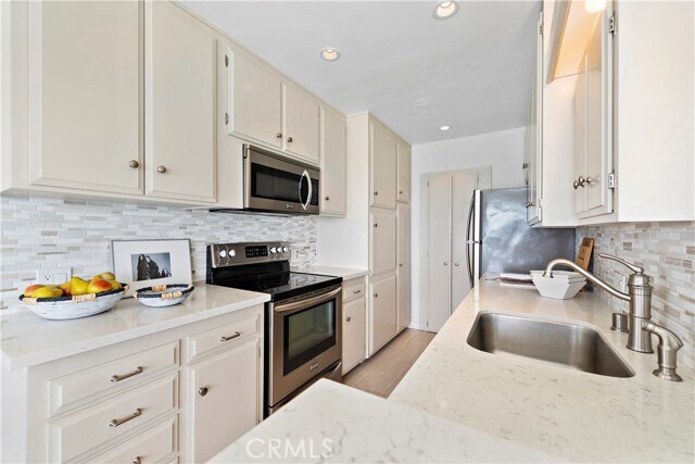 Building Photo - 31561 Table Rock Dr