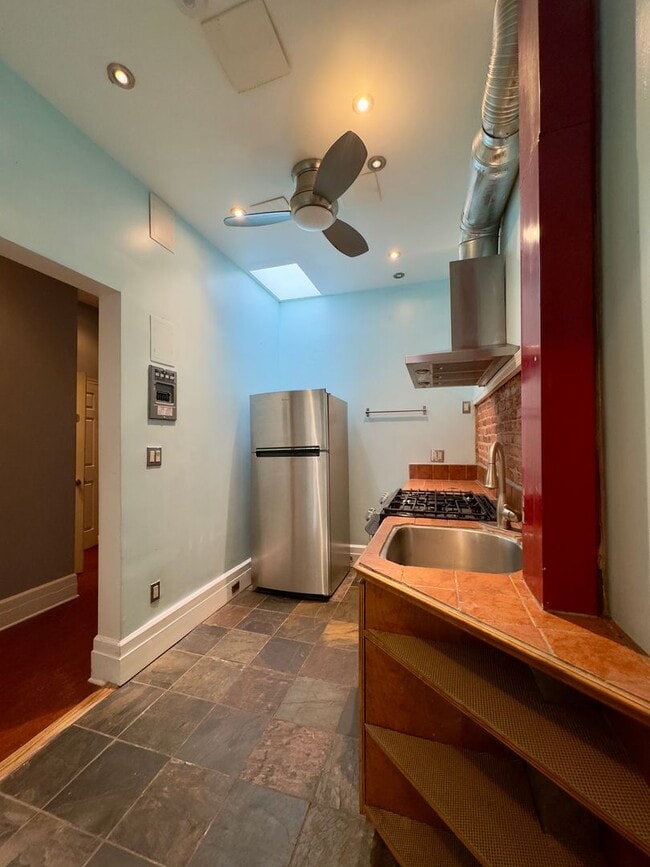 Building Photo - Charming 2 Bedroom/2 Bathroom Apartment in Bolton Hill, MD!