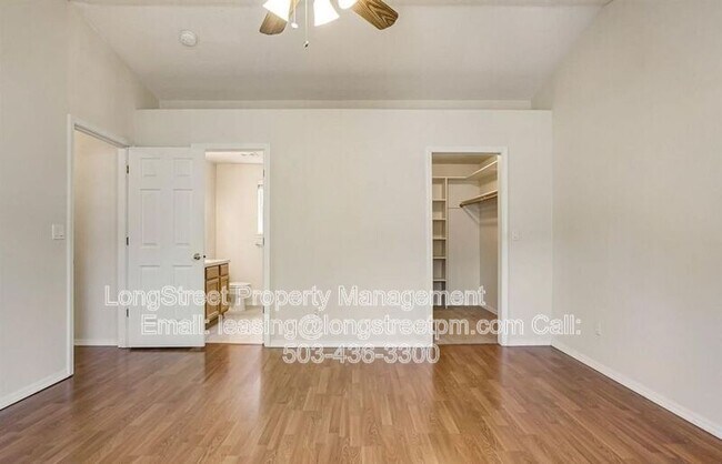 Building Photo - 332 NE Carmen Pl