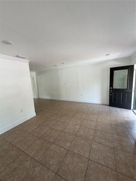 Building Photo - 1702 W Dempsey Ave