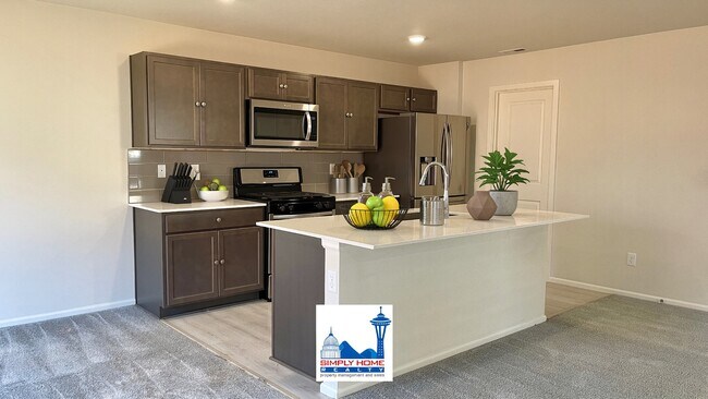 Building Photo - Spacious Tumwater home with a rare downstairs bedroom and a full bathroom!