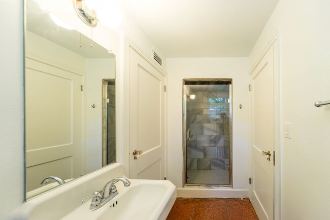 Building Photo - Luxurious Portland Heights home tucked away on a private street on nearly half an acre.