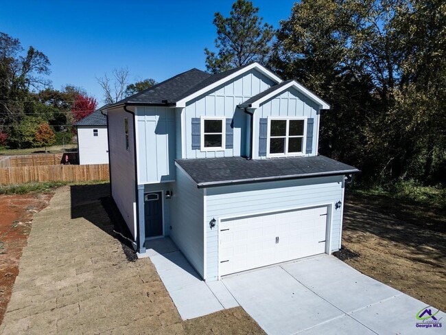 Building Photo - 523 E Chappell St