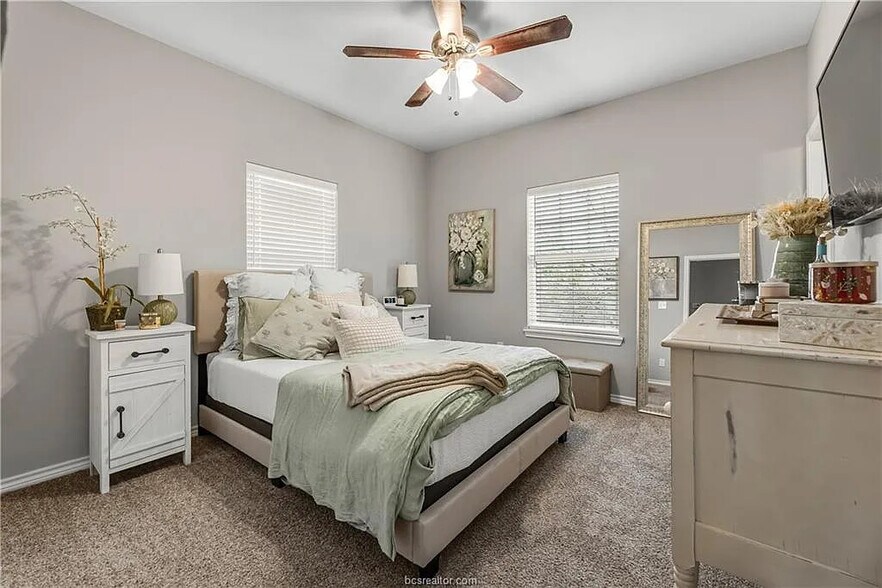 Building Photo - 410 Montclair Ave