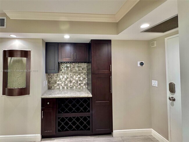 Building Photo - 5440 N Ocean Dr